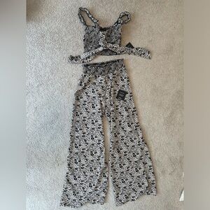 Lulu’s Beneath the Sun Black Floral Print Two-Piece Wide-Leg Jumpsuit- Size L